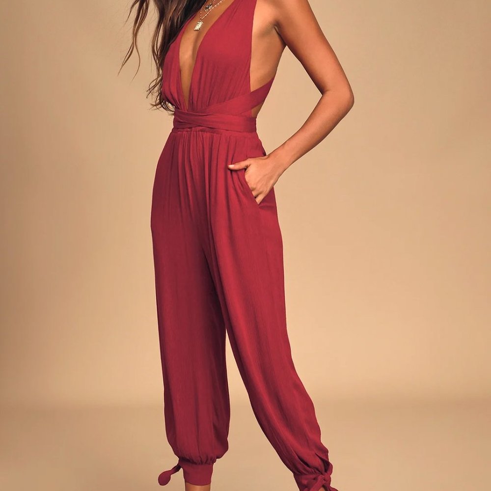 NEW LULUS Lolinda Berry Red Convertible Halter Jumpsuit Size Medium